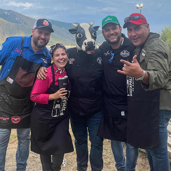 Gracias a su carisma y originalidad, la Vaca de Smoker Regio se ha ganado un lugar en los corazones del gremio parrillero